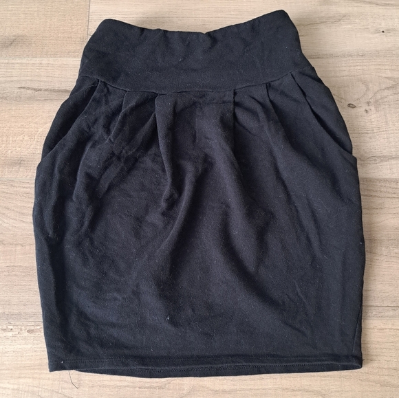 Urban Behavior Black Skirt w/ Pockets - Picture 1 of 4